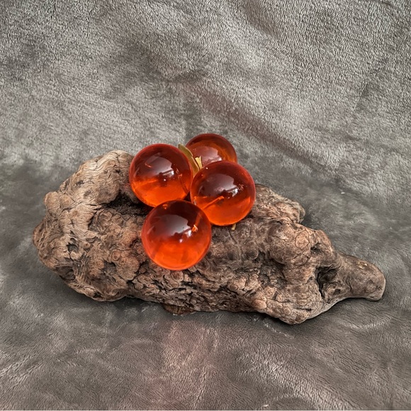 Lucite Acrylic Grape Cluster Orange Amber On Drift Wood Table Art Vintage Retro - Picture 4 of 9